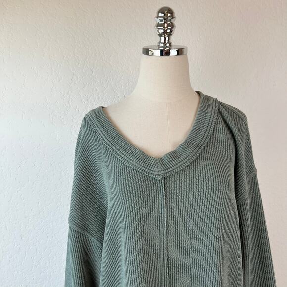 Aerie Oversized V-Neck Sweatshirt size Medium Green Ribbed - Picture 3 of 9